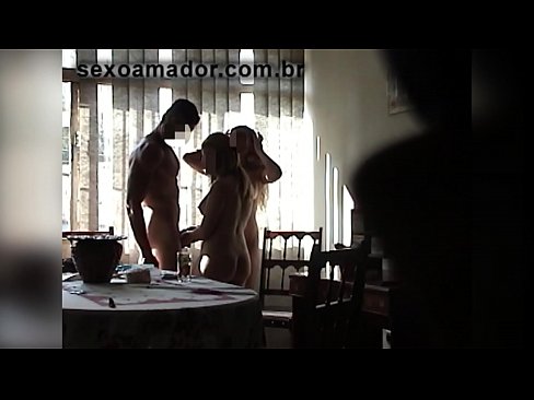 ❤️ Amigos sexuais convidam um homem gigante e um ménage à trois com ele ❤ Porno porno em nós ️❤