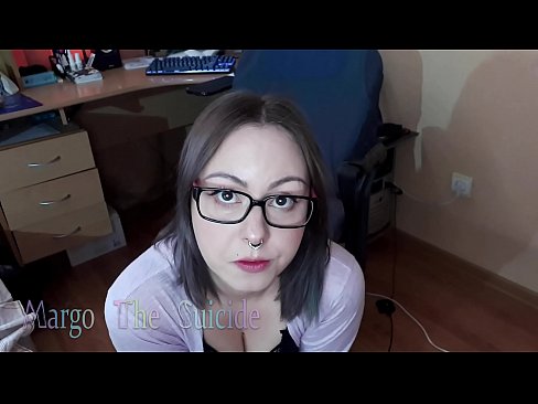 ❤️ Rapariga Sexy com Dildo de Óculos Chupa Profundamente na Câmara ❤ Porno porno em nós ️❤