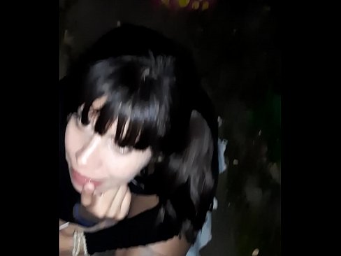 ❤️ Na rua, o pénis inchado em troca de doces ❤ Porno porno em nós ️❤