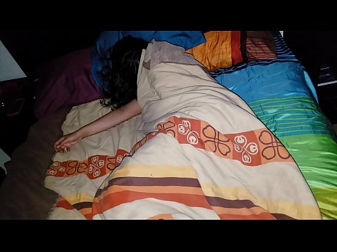 ❤️ Stepson berating a sua jovem madrasta enquanto ela dorme. ❤ Porno porno em nós ️❤